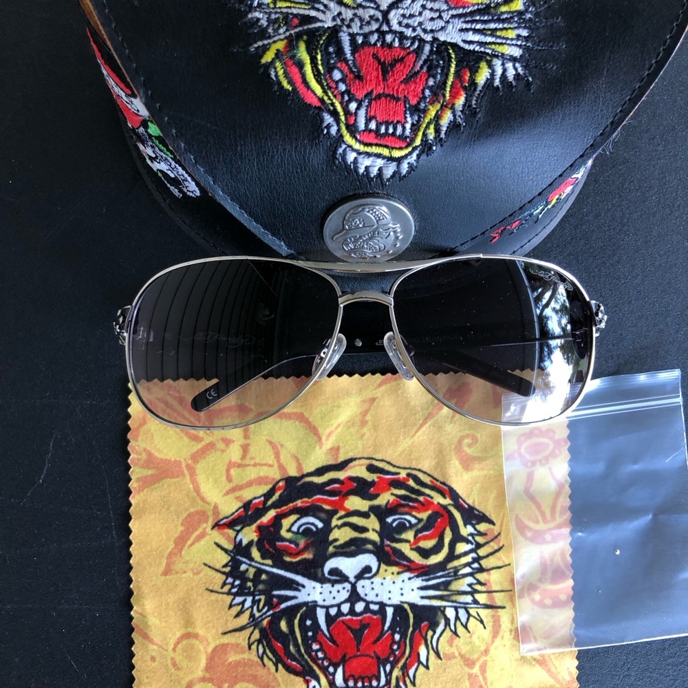 LNWT Ed Hardy Dragon Sunglasses. Match case and cleaning cloth. Silver sunglass
